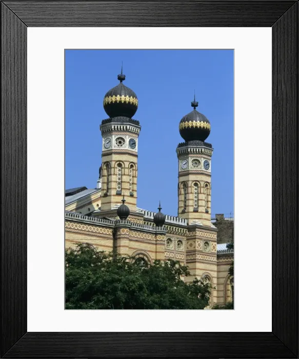 Framed Print : Polygonal towers of the Grand Synagogue, Budapest, Hungary, Europe Framed Print : Polygonal towers of the Grand Synagogue, Budapest, Hungary, Europe