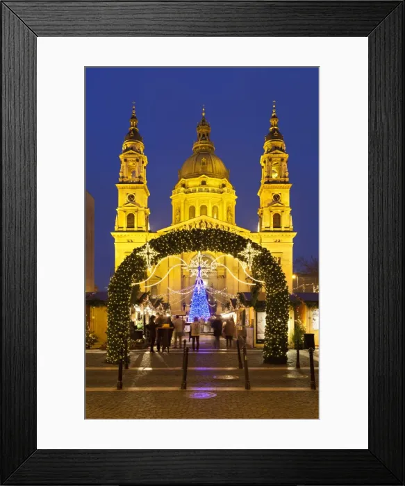 Framed Print : Christmas Market outside St. Stephens Basilica (Szent Istvan Bazilika), Budapest, Hungary, Europe Framed Print : Christmas Market outside St. Stephens Basilica (Szent Istvan Bazilika), Budapest, Hungary, Europe