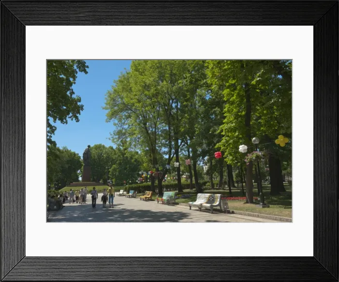 Framed Print : Shevchenko Park, Kiev, Ukraine, Europe Framed Print : Shevchenko Park, Kiev, Ukraine, Europe