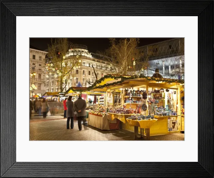 Framed Print : Christmas Market, Vorosmarty Square (Vorosmarty Ter), Budapest, Hungary, Europe Framed Print : Christmas Market, Vorosmarty Square (Vorosmarty Ter), Budapest, Hungary, Europe