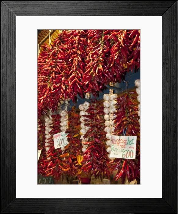 Framed Print : Paprika and garlic, Central Market (Kozponti Vasarcsarnok), Budapest, Hungary, Europe Framed Print : Paprika and garlic, Central Market (Kozponti Vasarcsarnok), Budapest, Hungary, Europe
