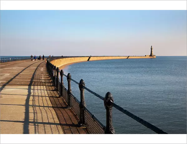 Roker Pier and Lighthouse, Sunderland, Tyne and Wear, England, United Kingdom, Europe