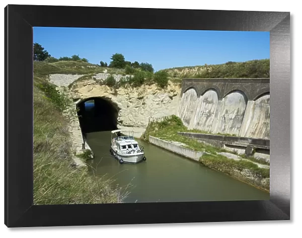 Malpas Tunnel, Navigation and cruise on the Canal du Midi, UNESCO World Heritage Site, Herault, Languedoc Roussillon, France, Europe