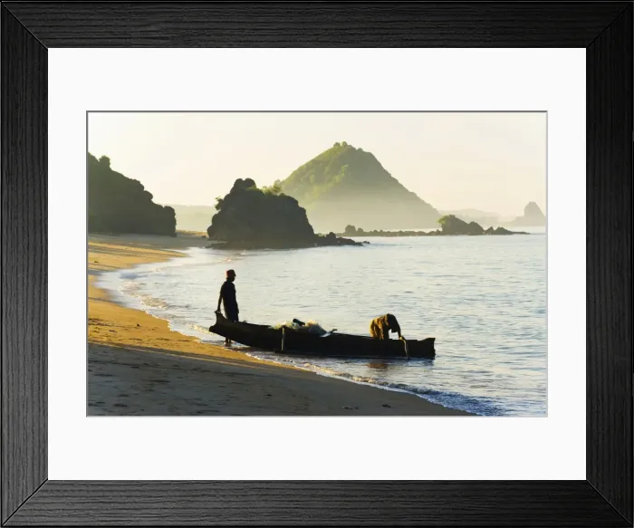 Framed Print : Fisherman returning to Kuta Beach with his daily catch, Kuta Lombok, Indonesia, Southeast Asia, Asia Framed Print : Fisherman returning to Kuta Beach with his daily catch, Kuta Lombok, Indonesia, Southeast Asia, Asia