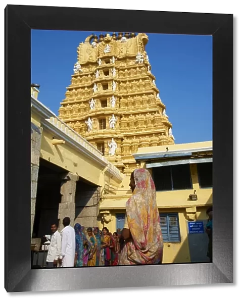 Pilgrim, Sri Chamundeswari temple, Chamundi Hill, Mysore, Karnataka, India, Asia