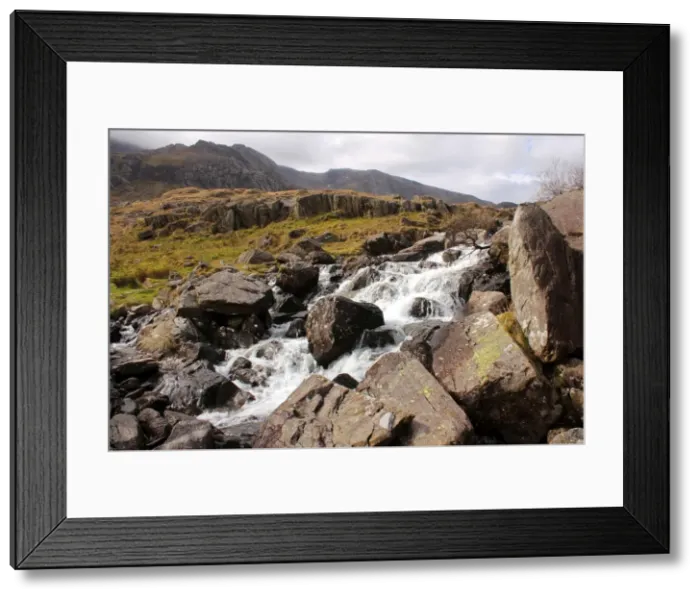 Framed Print : River Idwal drains from Llyn Idwal, in Cwn Idwal before tumbling down the Idwal Falls at Pont Pen-y-benglog, Snowdonia, Wales, United Kingdom, Europe Framed Print : River Idwal drains from Llyn Idwal, in Cwn Idwal before tumbling down the Idwal Falls at Pont Pen-y-benglog, Snowdonia, Wales, United Kingdom, Europe