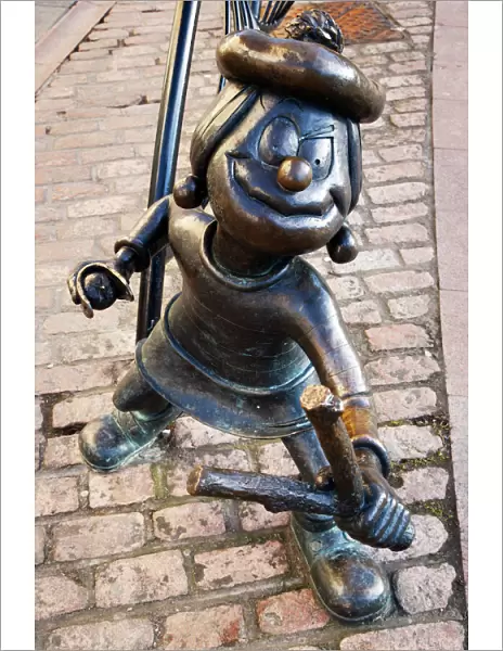 Minnie the Minx statue, Dundee, Scotland
