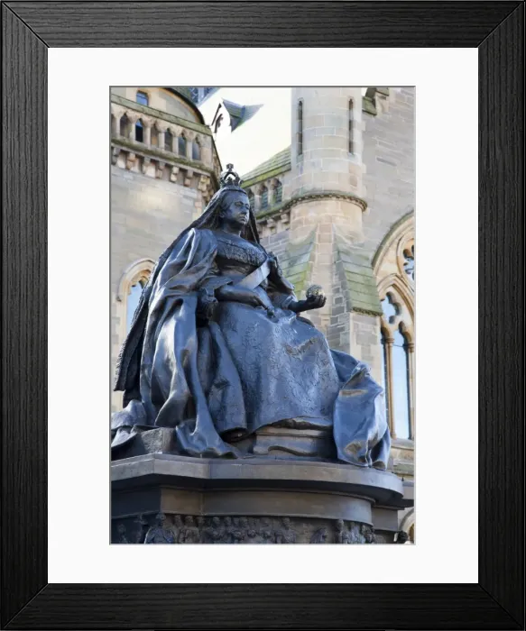 Framed Print : Queen Victoria statue, The McManus, Dundee, Scotland Framed Print : Queen Victoria statue, The McManus, Dundee, Scotland