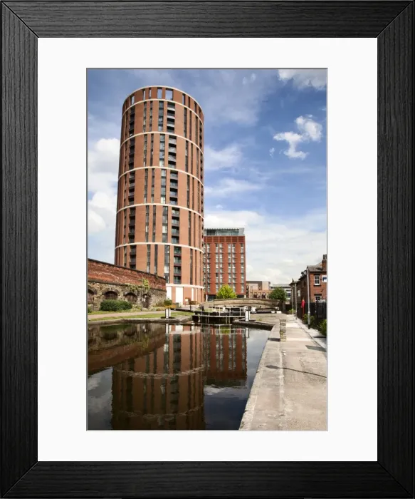 Framed Print : Office Lock on the Leeds and Liverpool Canal at Granary Wharf, Leeds, West Yorkshire, Yorkshire, England, United Kingdom, Europe Framed Print : Office Lock on the Leeds and Liverpool Canal at Granary Wharf, Leeds, West Yorkshire, Yorkshire, England, United Kingdom, Europe