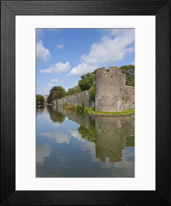 Framed Print : Moat and Bishops Palace, a medieval building, home to the Bishops of Bath and Wells for 800 years, Wells, Somerset, United Kingdom, Europe Framed Print : Moat and Bishops Palace, a medieval building, home to the Bishops of Bath and Wells for 800 years, Wells, Somerset, United Kingdom, Europe