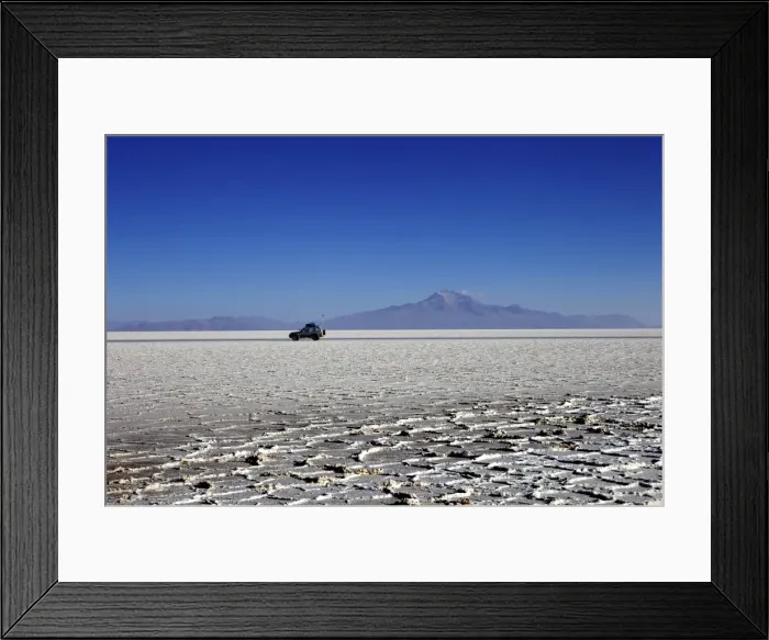 Framed Print : A 4x4 on Salar de Uyuni, the largest salt flat in the world, South West Bolivia, Bolivia, South America Framed Print : A 4x4 on Salar de Uyuni, the largest salt flat in the world, South West Bolivia, Bolivia, South America