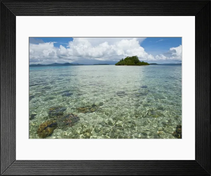 Framed Print : Crystal clear water in the Marovo Lagoon, Solomon Islands, Pacific Framed Print : Crystal clear water in the Marovo Lagoon, Solomon Islands, Pacific