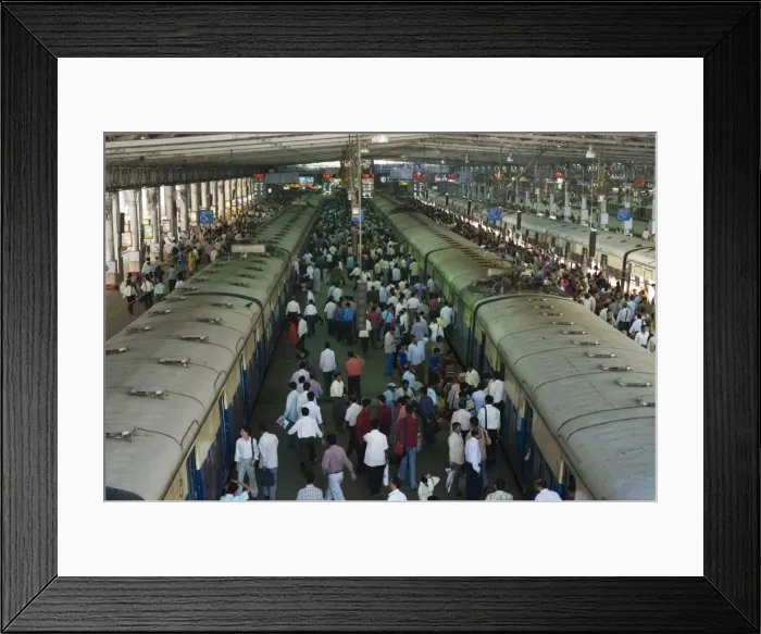 Framed Print : Rush hour in the Victoria Terminus (Chhatrapati Shivaji Terminus), Mumbai (Bombay), Maharashtra, India, Asia Framed Print : Rush hour in the Victoria Terminus (Chhatrapati Shivaji Terminus), Mumbai (Bombay), Maharashtra, India, Asia