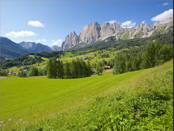View of mountains near Cortina d Ampezzo, Belluno Province, Veneto, Dolomites, Italy, Europe