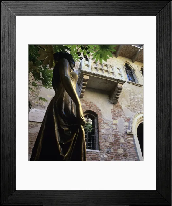 Framed Print : Juliets balcony and statue, Verona, UNESCO World Heritage Site, Veneto, Italy, Europe Framed Print : Juliets balcony and statue, Verona, UNESCO World Heritage Site, Veneto, Italy, Europe