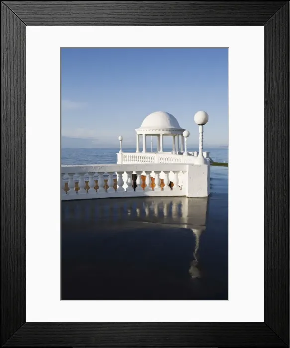 Framed Print : Colonnades by De la Warr Pavilion and seafront, Bexhill-on-Sea, East Sussex, England, United Kingdom, Europe Framed Print : Colonnades by De la Warr Pavilion and seafront, Bexhill-on-Sea, East Sussex, England, United Kingdom, Europe
