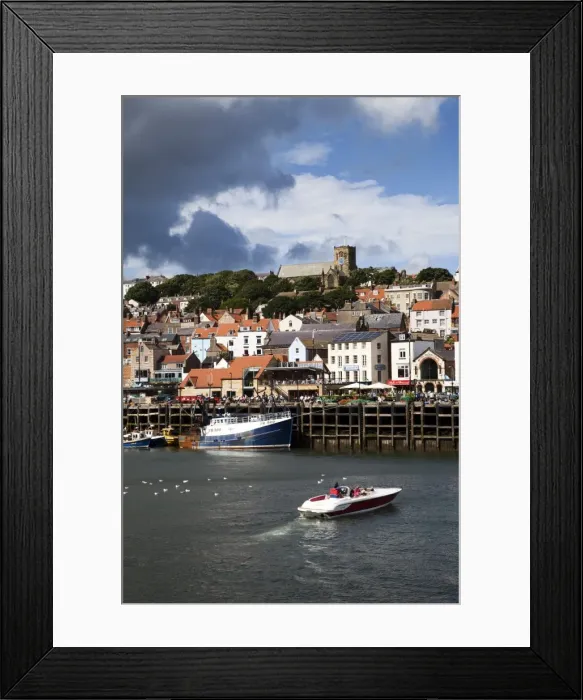 Framed Print : Speedboat entering the Harbour at Scarborough, North Yorkshire, Yorkshire, England, United Kingdom, Europe Framed Print : Speedboat entering the Harbour at Scarborough, North Yorkshire, Yorkshire, England, United Kingdom, Europe