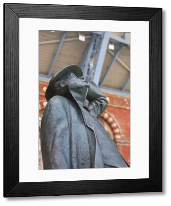 Framed Print : The statue of Sir John Betjeman at St. Pancras International station in London, England, United Kingdom, Europe Framed Print : The statue of Sir John Betjeman at St. Pancras International station in London, England, United Kingdom, Europe