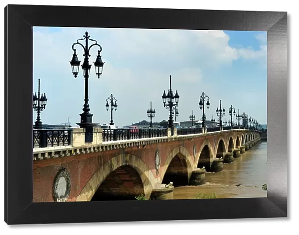 Pont de Pierre on the Garonne river, Bordeaux, UNESCO World Heritage Site, Gironde, Aquitaine, France, Europe