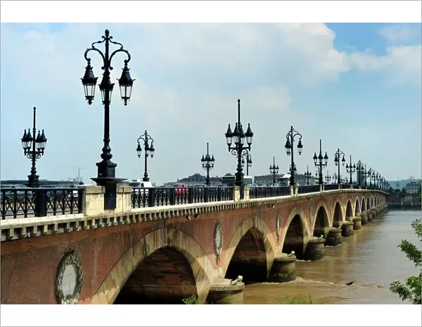 Pont de Pierre on the Garonne river, Bordeaux, UNESCO World Heritage Site, Gironde, Aquitaine, France, Europe