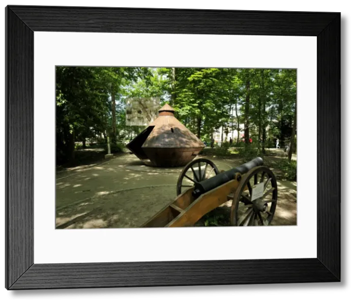 Framed Print : Replicas of some of Leonardo da Vincis inventions, Clos Luce, Parc Leonardo da Vinci, Amboise, Indre-et-Loire, Loire Valley, Centre, France, Europe Framed Print : Replicas of some of Leonardo da Vincis inventions, Clos Luce, Parc Leonardo da Vinci, Amboise, Indre-et-Loire, Loire Valley, Centre, France, Europe