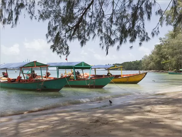 Travel boats moored on Bamboo Island, Sihanoukville, Cambodia, Indochina, Southeast Asia, Asia