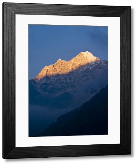 Framed Print : Mount Thamserku, 6608 metres, Solu Khumbu Region, Nepal, Himalayas, Asia Framed Print : Mount Thamserku, 6608 metres, Solu Khumbu Region, Nepal, Himalayas, Asia
