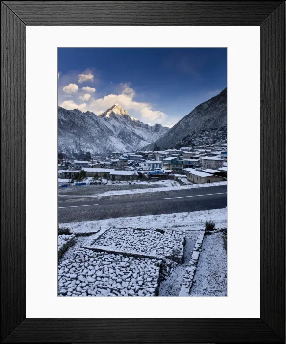 Framed Print : Lukla, 2800 metres, Solu Khumbu (Everest) Region, Nepal, Himalayas, Asia Framed Print : Lukla, 2800 metres, Solu Khumbu (Everest) Region, Nepal, Himalayas, Asia