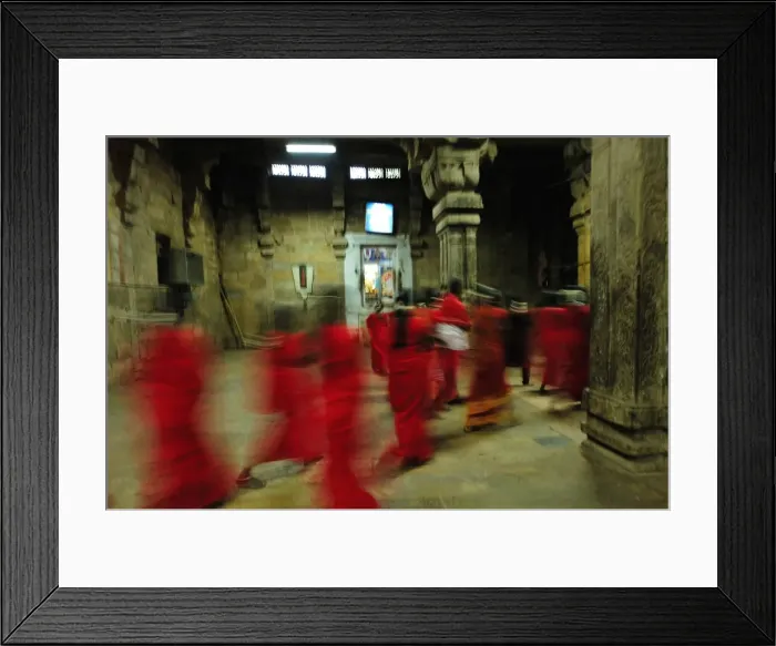Framed Print : Women passing through in Sri Rangam temple, Tamil Nadu, India, Asia Framed Print : Women passing through in Sri Rangam temple, Tamil Nadu, India, Asia