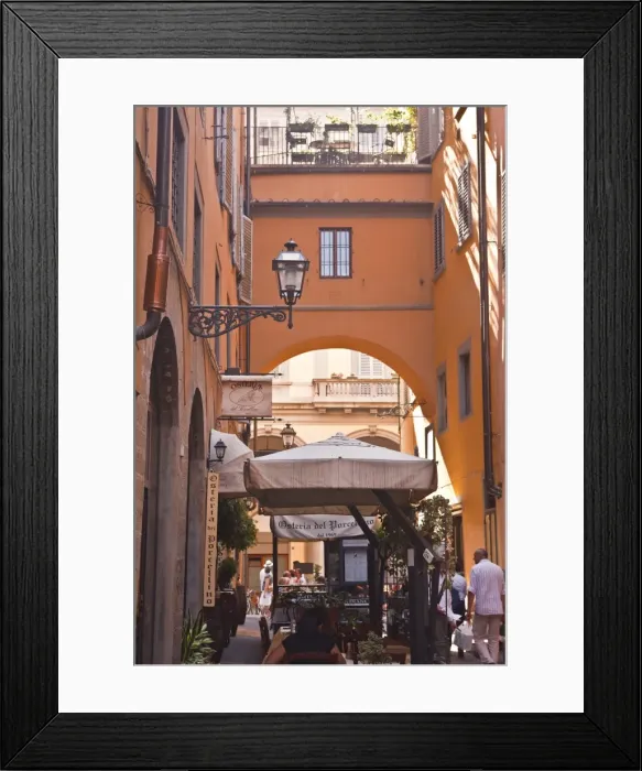 Framed Print : A narrow backstreet in the heart of Florence, Tuscany, Italy, Europe Framed Print : A narrow backstreet in the heart of Florence, Tuscany, Italy, Europe