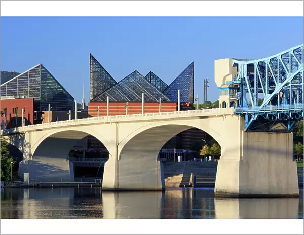 Market Street Bridge and Tennessee Aquarium, Chattanooga, Tennessee, United States of America, North America