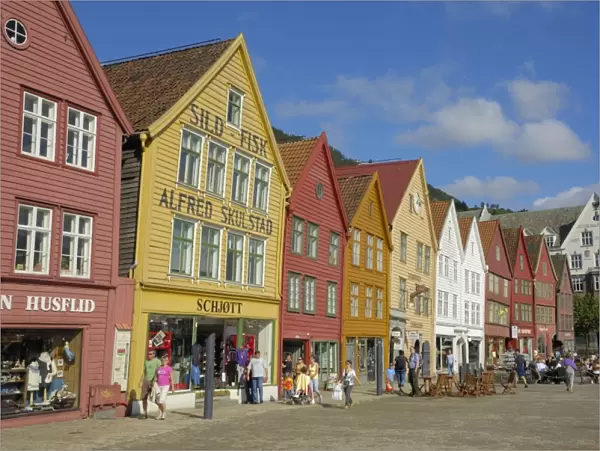 Wooden buildings on the waterfront, Bryggen, Vagen harbour, UNESCO World Heritage Site, Bergen, Hordaland, Norway, Scandinavia, Europe