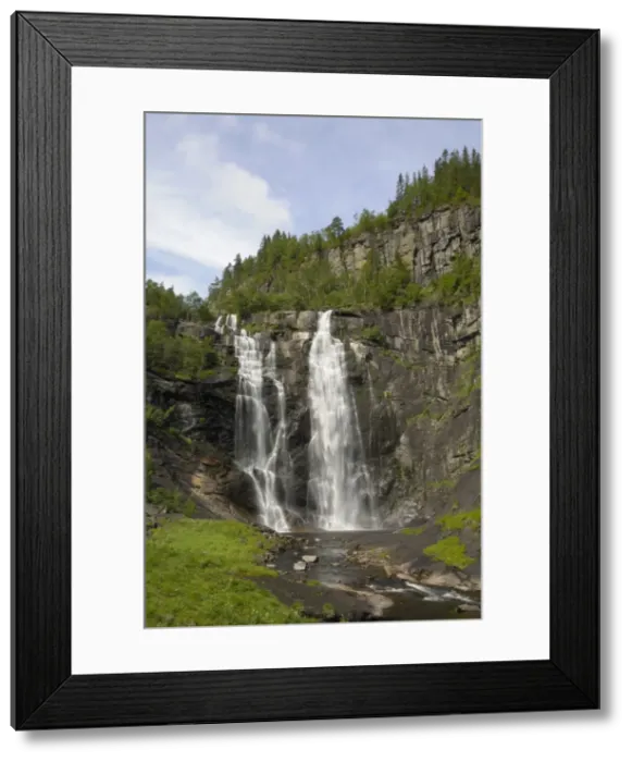 Framed Print : Skjervefossen waterfall, near Voss, Hordaland, Norway, Scandinavia, Europe Framed Print : Skjervefossen waterfall, near Voss, Hordaland, Norway, Scandinavia, Europe