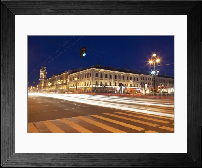 Framed Print : Nevskiy Prospekt at night, St. Petersburg, Russia, Europe Framed Print : Nevskiy Prospekt at night, St. Petersburg, Russia, Europe