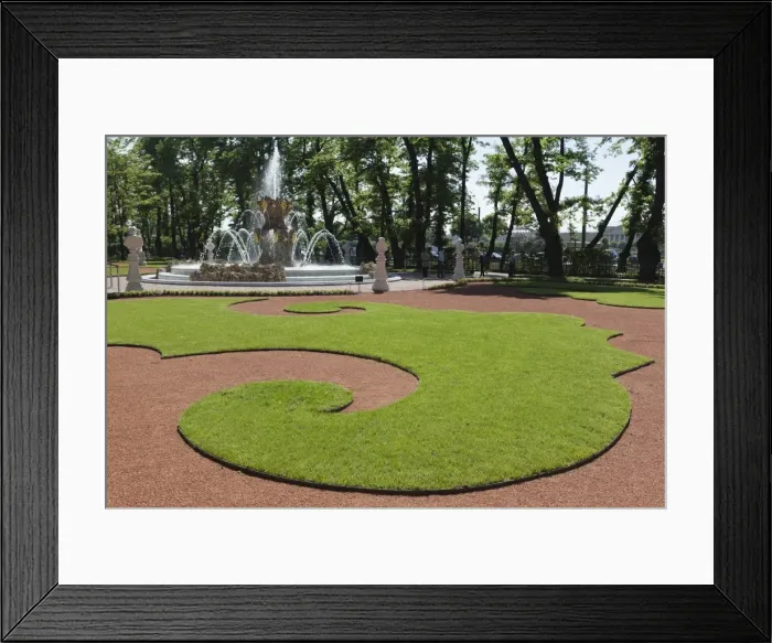 Framed Print : A fountain in the Summer Garden, St. Petersburg, Russia, Europe Framed Print : A fountain in the Summer Garden, St. Petersburg, Russia, Europe