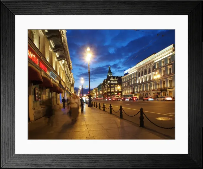 Framed Print : Nevsky Prospekt at night, St. Petersurg, Russia, Europe Framed Print : Nevsky Prospekt at night, St. Petersurg, Russia, Europe