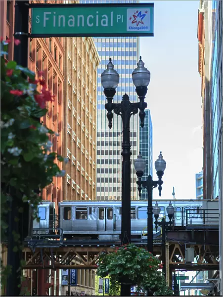 El train in The Loop, Downtown Chicago, Illinois, United States of America, North America