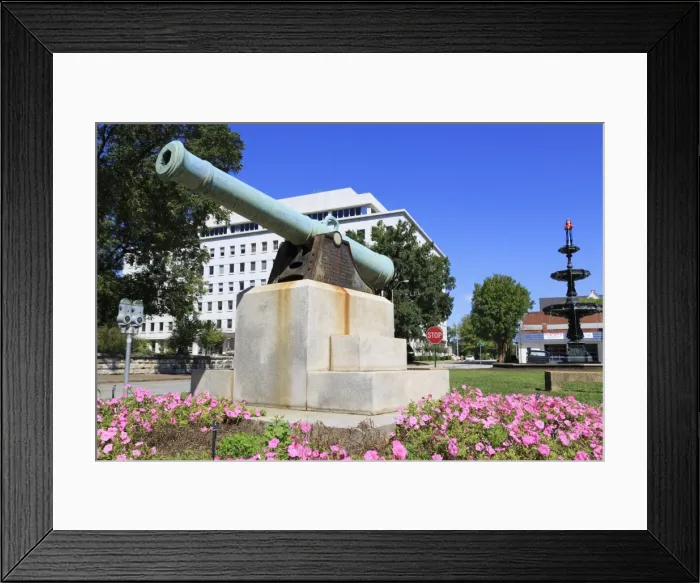 Framed Print : Cannon outside Hamilton County Courthouse, Chattanooga, Tennessee, United States of America, North America Framed Print : Cannon outside Hamilton County Courthouse, Chattanooga, Tennessee, United States of America, North America