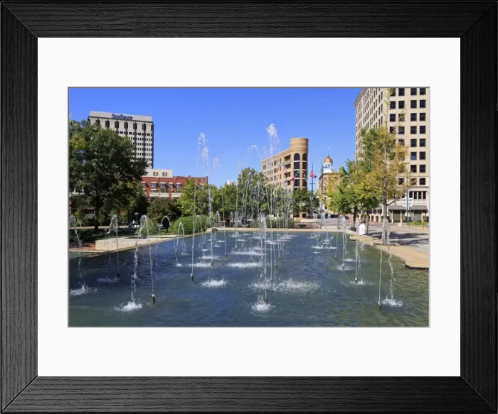 Framed Print : Fountain in Miller Park, Chattanooga, Tennessee, United States of America, North America Framed Print : Fountain in Miller Park, Chattanooga, Tennessee, United States of America, North America