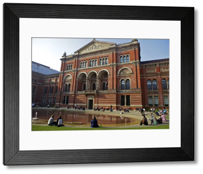 Framed Print : John Madejski Garden, Victoria and Albert Museum, South Kensington, London, England, United Kingdom, Europe Framed Print : John Madejski Garden, Victoria and Albert Museum, South Kensington, London, England, United Kingdom, Europe