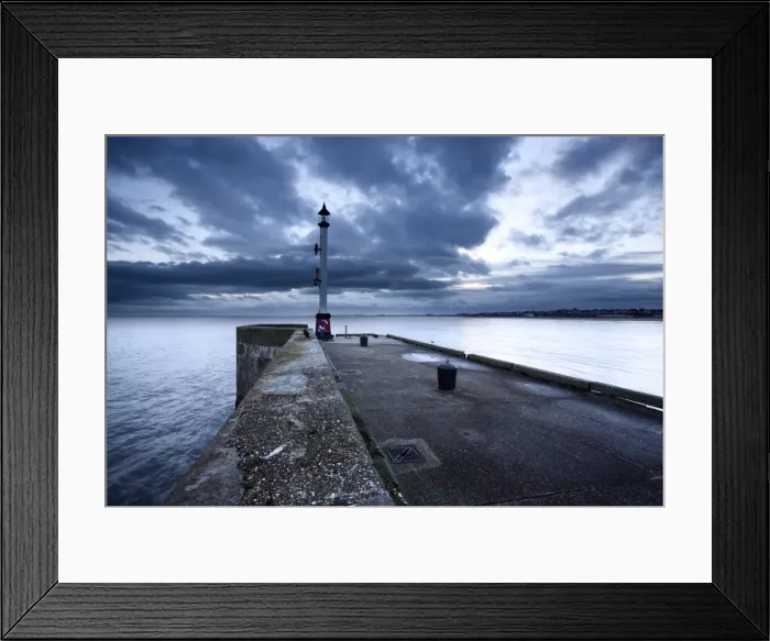 Framed Print : Sea wall and Harbour Light at Bridlington, East Riding of Yorkshire, England, United Kingdom, Europe Framed Print : Sea wall and Harbour Light at Bridlington, East Riding of Yorkshire, England, United Kingdom, Europe