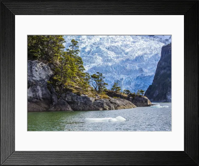 Framed Print : Tidewater glacier in the Strait of Magellan, Patagonia, Chile, South America Framed Print : Tidewater glacier in the Strait of Magellan, Patagonia, Chile, South America