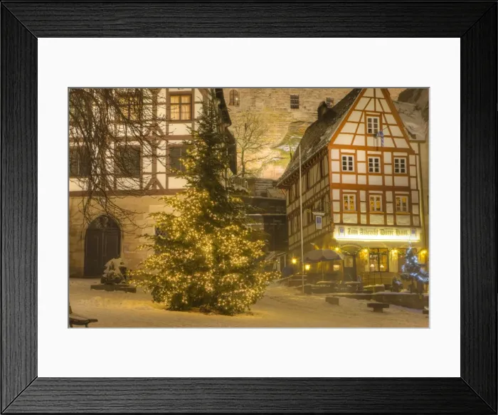 Framed Print : Christmas Tree lit up at night in the historic center of Nuremberg, Germany, Europe Framed Print : Christmas Tree lit up at night in the historic center of Nuremberg, Germany, Europe