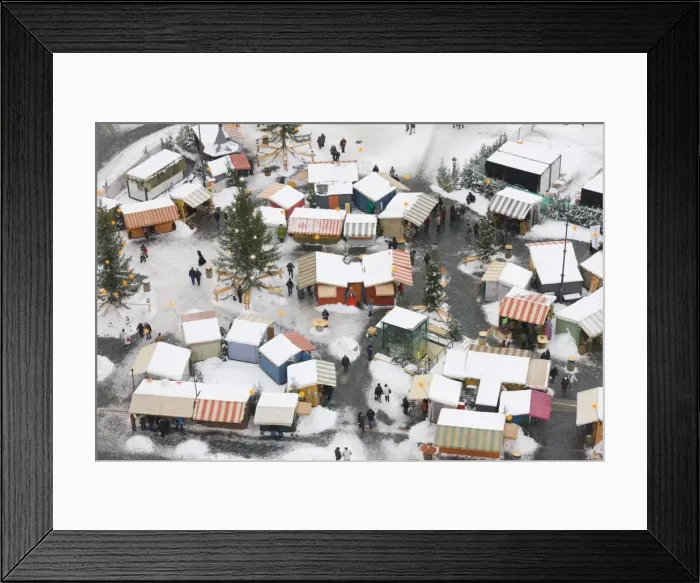 Framed Print : View over the Neumarkt Christmas Market below the Frauenkirche, Dresden, Saxony, Germany, Europe Framed Print : View over the Neumarkt Christmas Market below the Frauenkirche, Dresden, Saxony, Germany, Europe