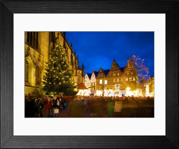 Framed Print : St. Lamberts Church and Prinzipalmarkt at Christmas, Munster, North Rhine-Westphalia, Germany, Europe Framed Print : St. Lamberts Church and Prinzipalmarkt at Christmas, Munster, North Rhine-Westphalia, Germany, Europe