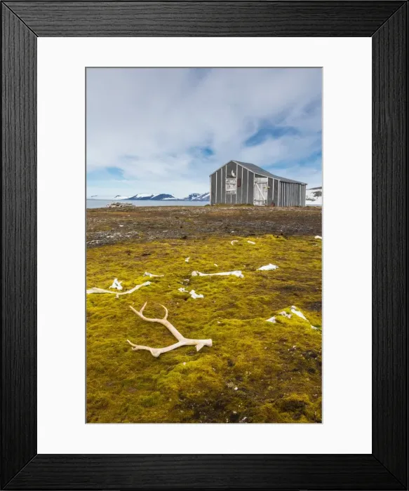 Framed Print : Norwegian hunters cabin, Barentsoya (Barents Island), Svalbard Archipelago, Norway, Scandinavia, Europe Framed Print : Norwegian hunters cabin, Barentsoya (Barents Island), Svalbard Archipelago, Norway, Scandinavia, Europe