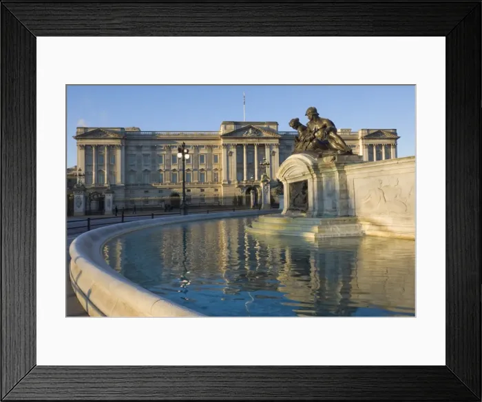 Framed Print : Sunrise, Buckingham Palace and the Fountain, London, England, United Kingdom, Europe Framed Print : Sunrise, Buckingham Palace and the Fountain, London, England, United Kingdom, Europe