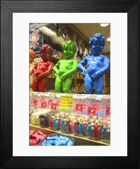 Framed Print : Manneken Pis display in a sweet shop, Brussels, Belgium, Europe Framed Print : Manneken Pis display in a sweet shop, Brussels, Belgium, Europe