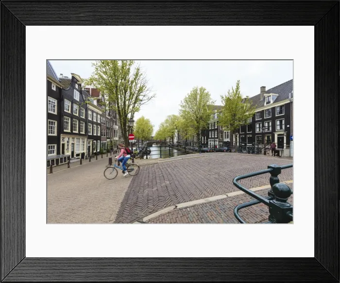 Framed Print : Bridge over Reguliersgracht, Amsterdam, Netherlands, Europe Framed Print : Bridge over Reguliersgracht, Amsterdam, Netherlands, Europe