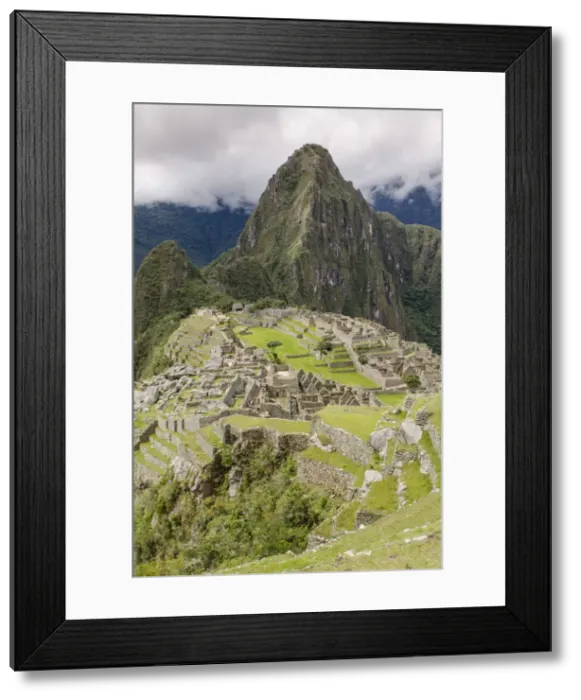 Framed Print : Machu Picchu, UNESCO World Heritage Site, near Aguas Calientes, Peru, South America Framed Print : Machu Picchu, UNESCO World Heritage Site, near Aguas Calientes, Peru, South America